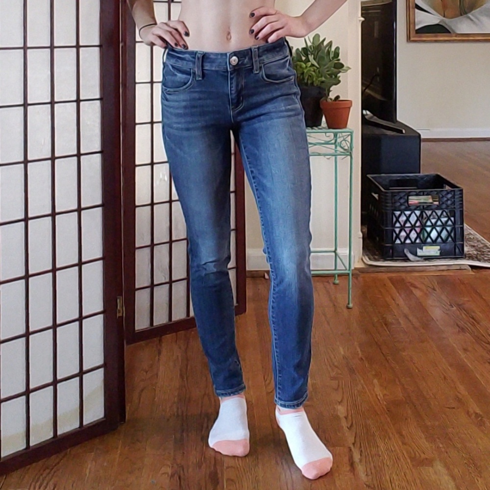 EUC AE medium wash jegging 4 short